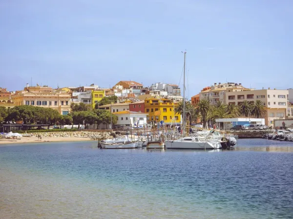 Das Dorf Palamos in der Nähe des Campingplatzes Roan Internacional de Calonge.