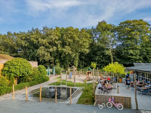 Terrasse auf dem Campingplatz Roan Marvilla Parks Friese Meren.